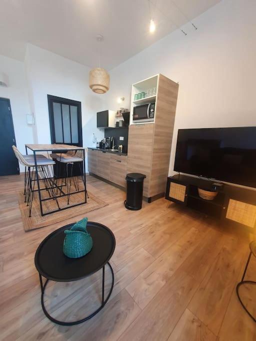 -Garrigue- Face A La Cite Medievale Studio Terrasse Classe 4☆ Каркасон Екстериор снимка