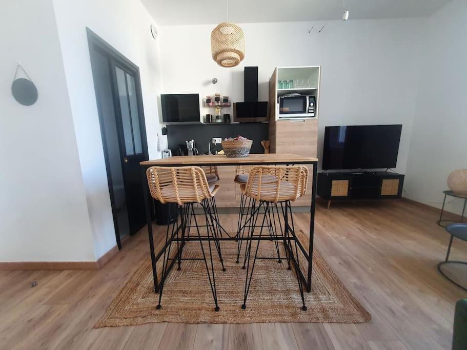 -Garrigue- Face A La Cite Medievale Studio Terrasse Classe 4☆ Каркасон Екстериор снимка